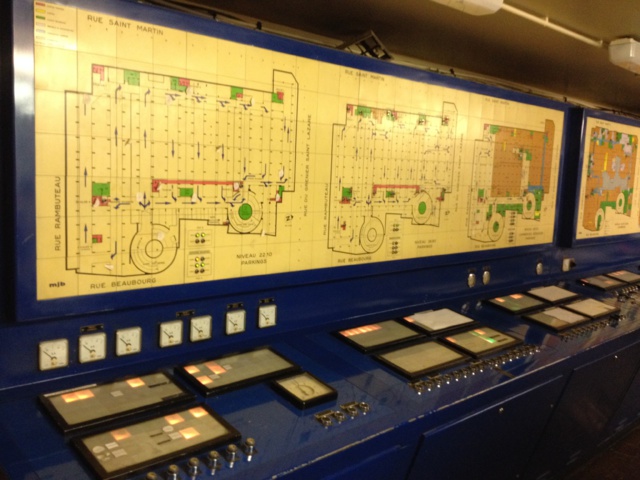 Pupitre du synoptique des alarmes de fonctionnement. La conduite, la surveillance et la maintenance de cet équipement est assurée par la société DALKIA. Pupitre du synoptique des alarmes de fonctionnement. La conduite, la surveillance et la maintenance de cet équipement est assurée par la société DALKIA.