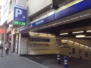 Le Quartier de l'Horloge abrite trois étages de parkings privés et public de 1100 places.