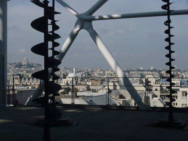 Prendre de la hauteur. Le quartier vu du Musée national d'art moderne (MNAM) Prendre de la hauteur. Le quartier vu du Musée national d'art moderne (MNAM)