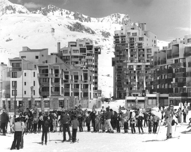 Station de ski, le Val Claret à Tignes, conçue à partir de 1965.  La grande soeur du Quartier de l'Horloge: une ville nouvelle à la montagne.