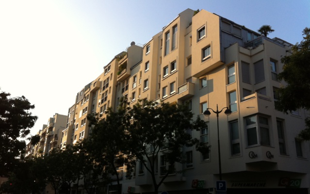 Le Quartier de l’Horloge, au lever du soleil, vu du carrefour rue aux Ours, Grenier Saint-Lazare et Saint-Martin.