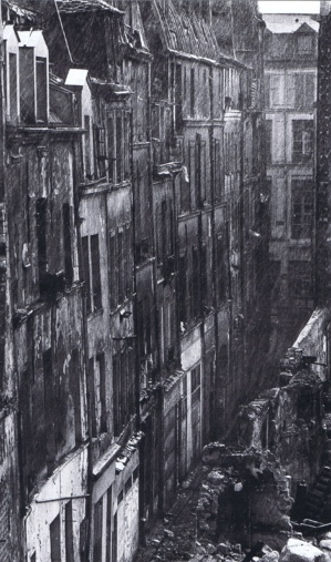 Rue Brantôme en 1974, avant la destruction de l'îlot insalubre. Photo Marc Petitjean. Rue Brantôme en 1974, avant la destruction de l'îlot insalubre. Photo Marc Petitjean.