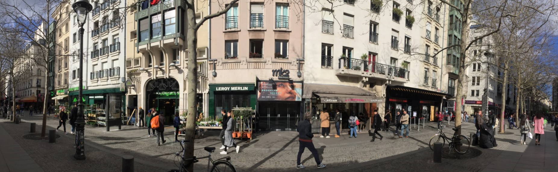 The Quartier de l'Horloge in Paris. A central district built in the beginning of 1980s combining shops, parking lots, social housing, condominiums and public buildings.